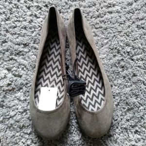 army green faux suede material lightweight flats 8